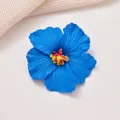 Dettaglio molletta per capelli fiore di ibisco blu, perfetto accessorio per feste spiaggia. - Blu
