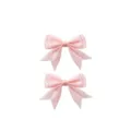 Detailopname van dubbellaagse roze strik van lint met zwaluwstaartontwerp voor haar. - 2 Stuks/Pack / rozenroze