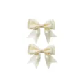 Detail van dubbellaagse strik haarspeld met fijne satijnen textuur voor elegante look. - 2 Stuks/Pack / Broken Wit