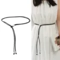 Elegante cinturón fino de cuero negro con perlas, accesorio retro para mujeres modernas. - Negro