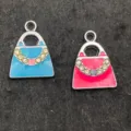 Close-up van kleurrijke emaille handtas bedels met strass steentjes voor DIY sieraden maken. - Handtas Stijl 6