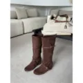 Botas altas marrones de ante con hebilla y diseño plisado suave para mujer en otoño. - 35 / Marrón Ébano