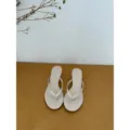 Sandales à talons hauts et entre-doigts beiges pour femmes, tongs d'été minimalistes. - 35 / Beige