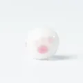 Handgefertigte weiße Glasperle mit einem süßen rosa Katzenpfoten-Motiv für DIY-Schmuck. - 12*12mm / Weiß mit rosa Pfoten