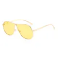 Modische übergroße Metall Piloten Sonnenbrille mit gelben Gläsern für Damen Retro Hauptansicht. - Goldener Rahmen Gelbe Gläser