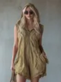 Detail des ärmellosen Kapuzen-Leinen-Optik Jumpsuits, Retro-Stil mit Frontreißverschluss. - S / Set / Khaki