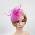 Chapeau fascinateur en filet rose, coiffe florale élégante pour mariages et fêtes. - Rose rouge
