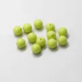 Primer plano de cuentas redondas de acrílico verde claro con agujero central para joyas. - 20mm (10 Pzas) / Estilo 4