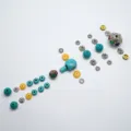 Σet DIY με τυρκουάζ και κίτρινες χάντρες και μεταλλικά διακοσμητικά στοιχεία για βραχιόλια. - Σετ Αρ. 2