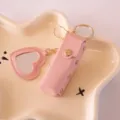 Süßer rosa Leder Lippenstift Etui mit Herz Spiegel Schlüsselanhänger tragbare Tasche. - Rosa