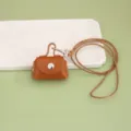 Mini PU lederen oordopjes etui, bruine portemonnee met lang koord en drukknoop sluiting. - Bruin