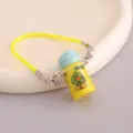Llavero con minitermo amarillo y azul, adorable colgante para bolso y mochila. - Llavero de Letra Amarillo
