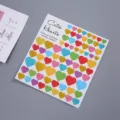 Pegatinas de corazones coloridos con detalles dorados, ideales para decoración DIY. - Corazón Colorido