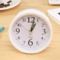 Simple white quartz alarm clock for bedroom, modern mini bedside table desk clock. - Round / 9.7x9.7x4cm / White