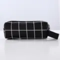 Estuche de lona con estampado de cuadros en blanco y negro, bolsa de papelería minimalista. - Piedra de Rejilla Negra