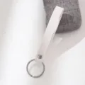 Llavero correa cuero PU blanco anillo metal colgante accesorio bolso minimalista regalo - Blanco