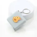 Mini cinta métrica retráctil portátil con lindo colgante de pato, gris cuadrado. - Pato Amarillo
