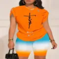 Ensemble de loisirs d'été pour femmes, t-shirt à motif orange et short dégradé. - S / Haut et Bas / Rouge Orangé