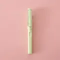 Bolígrafo de escritura verde claro minimalista con agarre ergonómico y clip de metal para oficina. - Cian