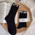 Zwarte parel versierde middelhoge sokken, elegant strass bloem design dames mode kousen. - Eén Maat (EU 34-39) / Zwart