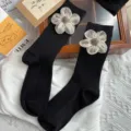 Dames zwarte sokken met 3D bloemen schattige katoenen winter sokken stijlvol mooi - Eén maat 34-39 / Grote popcorn