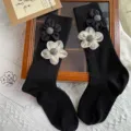 Zwarte middelhoge sokken met 3D bloemen, zoete winter katoenen mode damessokken. - Eén maat 34-39 / Kleine zwarte rijstbloemen