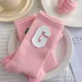 Calcetines acanalados rosas de media caña con parche de letra G de PU blanco, estilo colegial chic - Talla Única (EU 34-39) / G rosa claro y blanco