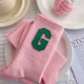 Chaussettes mi-hautes roses patch lettre G en cuir PU vert, style collège tricot chaussettes femmes - Taille Unique (EU 34-39) / Rose clair et vert G