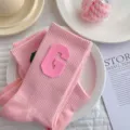 Chaussettes mi-hautes roses avec patch lettre G, style collège mignon chaussettes en coton. - Taille Unique (EU 34-39) / Rose clair G