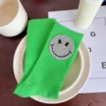 Calze di cotone verde a tubo medio con un design luminoso di smiley in strass per donne. - Taglia unica 34-39 / Verde erba