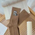 Stylish brown ribbed socks featuring a chic letter R patch, cozy mid-tube casual wear for autumn. - One Size 34-39 / Coffee