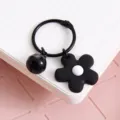 Llavero de flor negra con campanita bonita, colgante de bolso con anillo metálico minimalista. - Flor De Campana Negra
