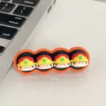 Mignon organisateur de câble de dessin animé 4 fentes bureau gestionnaire de cordon silicone - Figurine bébé Dieu de la richesse