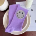 Calze a coste viola al polpaccio da donna con design di viso sorridente con strass. - Taglia unica 34-39 / Viola chiaro