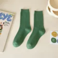 Green ribbed mid-calf socks for women, classic solid color casual cotton hosiery - Dark Green