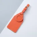 Oranger PU-Leder Kofferanhänger Schutzhülle für AirTag, stilvoller Tracker Reiseschutz. - Orange