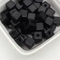 Schwarze Acryl Wuerfelperlen fuer DIY Schmuckherstellung und modische Armbaender. - 7,5 mm / 2,3 mm Loch / Schwarz