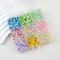 Bunte Glasperlen in einer 9-Fächer-Aufbewahrungsbox, perfekt für DIY-Schmuckherstellungssets. - Buntes Neuner-Raster