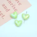 Perline sfuse a cuore placcate UV Mabe in acrilico per collana con catenina per telefono fai-da-te. - 17*15 mm / Foro circa 2,5 mm / Verde Tie-Dye