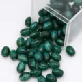 Perles en résine ovale à paillettes vert foncé versées de boîte claire pour bracelet DIY. - 8x11mm / Vert Foncé