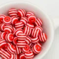 Dettaglio di perline in resina a righe rosse e bianche, perfette per gioielli fai da te. - 8x6.8mm 10 Pezzi/Pacchetto / Rosso