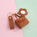 Mini llavero de bolso de cuero PU con espejo de flor, lindo pequeño colgante de monedero para mujeres. - Tostado