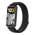 Vista detallada de la pulsera inteligente con correa tejida negra estilo alpino y esfera digital. - 02# Negro