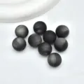 Détail en gros plan de perles œil-de-chat givrées mates de 16mm pour la fabrication de bijoux. - 8mm / Noir mat