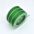Primo piano dettagliato di corda verde vivace per fai-da-te avvolta su una bobina. - 0,8 mm (circa 10 m) / Verde
