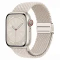 Detailaufnahme van beige gevlochten nylon horlogeband met metalen magnetische gesp. - Sterrenlicht