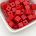 Rode acryl vierkante kraaltjes voor DIY sieraden maken, armbanden en knutselprojecten. - 7,5 mm / 2,3 mm gat / Rood