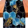 Blauer Marmor Tischläufer mit goldenen geometrischen Sechsecken und Federn für Esstisch. - Blau Schwarz Marmor Wabe Feder