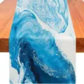 Blauer Tischlaeufer mit Fluessigkunst Marmor Muster, elegante Textildeko fuer den Esstisch. - Blau Weiß Fluid Marmor