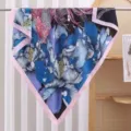 Vrouwen blauwe bloemen roze goudvis print satijn vierkante sjaal elegante mode look - Blauwe pioenbrokaat RY-01